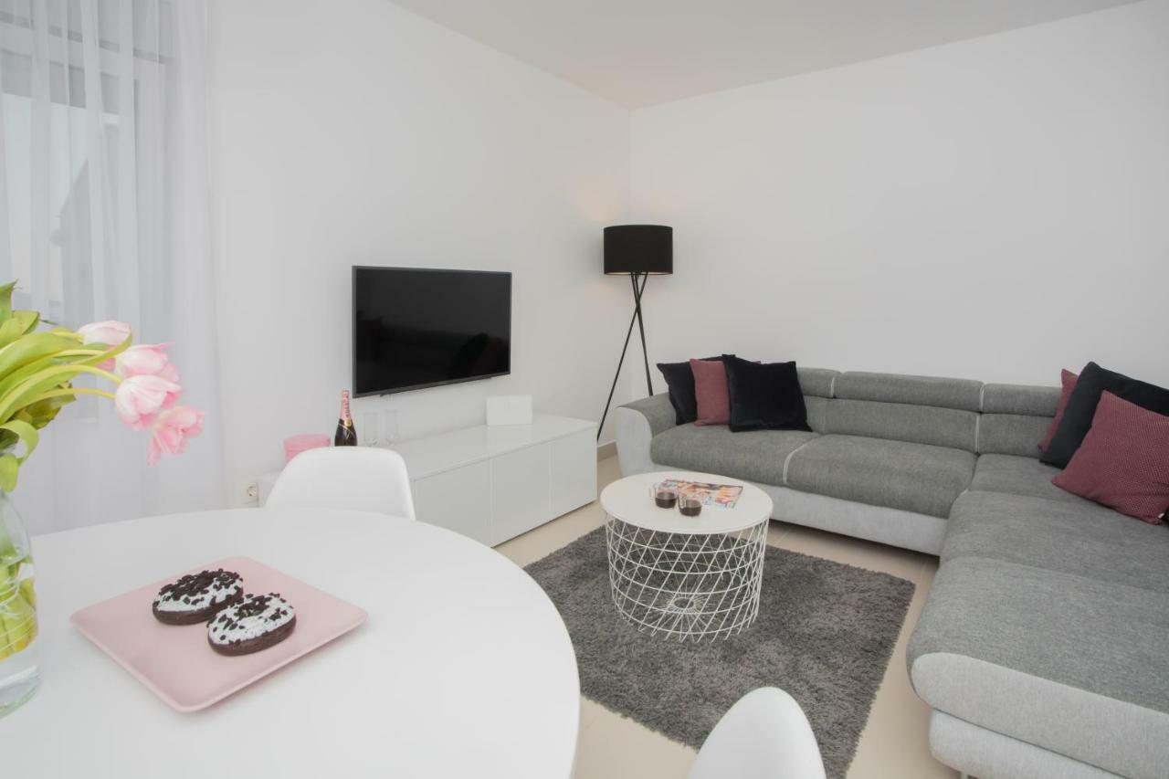 Apartment Luni Primošten Esterno foto